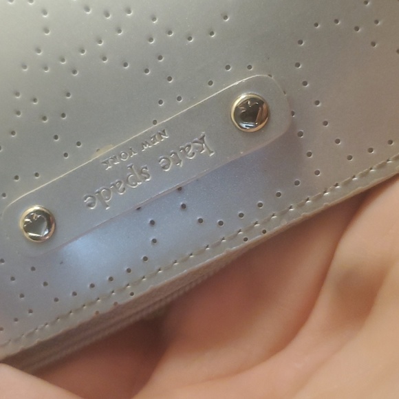 Kate Spade Little Shiloh Metro Spade Case. - Picture 7 of 13